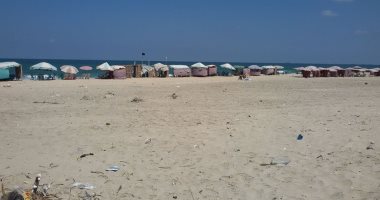 بالصور.. شاطئ المساعيد واجهة أهالى شمال سيناء فى العيد