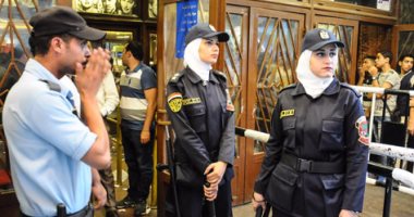بالصور.. الشرطة النسائية تؤمن مداخل دور السينما لمنع التحرش في ثانى أيام العيد 