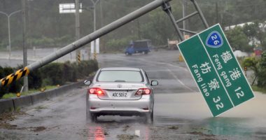 بالصور.. إغلاق مدارس وإلغاء رحلات جوية مع وصول الإعصار ميرانتى إلى تايوان