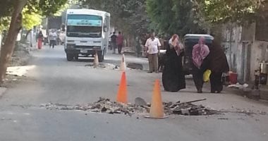بالفيديو والصور..حفر وتكسير بشارع فى شبرا الخيمة بعد انتهاء رصفه بـ15 يوما