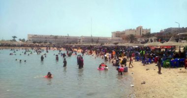 بالصور..شواطئ الأحياء وجزيرة الجفتون وميريت الأكثر روجا فى العيد بالغردقة