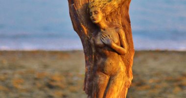 بالصور.. فنانة كندية تبدع التماثيل من الأخشاب الطافية والصلصال