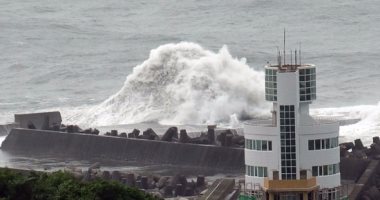 الإعصار ميرانتى يضرب شواطئ تايوان.. وتعطل حركة الملاحة