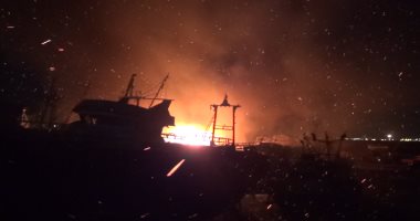 بالفيديو..أمن السويس يسيطر على حريق المرسى البحرى بالأدبية وينقذ 50 مركب صيد