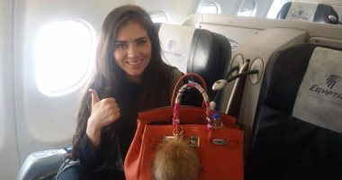 بالصور.. وصول Yezenia Navarro ملكة جمال المكسيك للقاهرة على رحلة مصر للطيران 