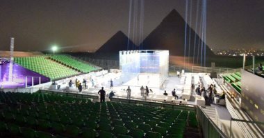 بالصور.. الأهرامات تتزين قبل ساعات من انطلاق بطولة الأهرام للاسكواش