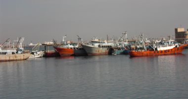 توقف حركة الصيد بعزبة البرج وإغلاق بوغاز ميناء دمياط بسبب الطقس السيئ