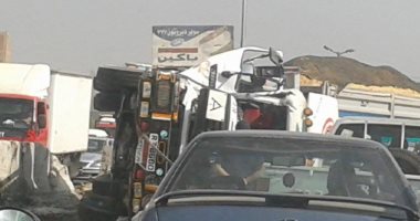 قارئ يشارك اليوم السابع بصور لحادث تصادم على طريق إسكندرية القاهرة الزراعى