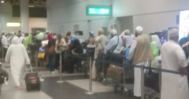 وصول الفوج الثانى من الحجاج الفلسطينيين إلى مطار القاهرة