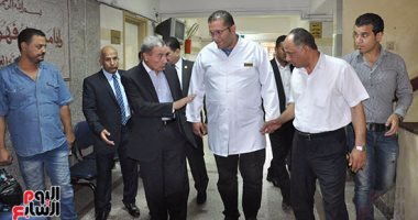 محافظ القليوبية يفاجئ مستشفى النيل للتأمين الصحى بشبرا الخيمة ويغير مديره
