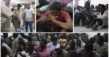 قوات الأمن توزع المواد الغذائية والعصائر على الناجين من حادث غرق مركب رشيد