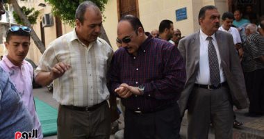 بالصور.. محافظ الإسكندرية بعد استماعه شكاوى المواطنين: لا تهاون مع مقصر
