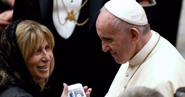 بالصور ..البابا فرنسيس يدعو إلى الحوار أمام عائلات ضحايا مجزرة نيس 