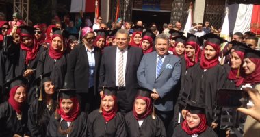 بالصور.. وزير التعليم  العالى يحضر تحية العلم بجامعة بنها وسط الطلاب
