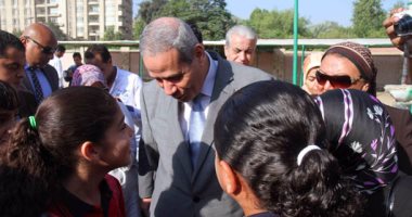 وزير التعليم يتفقد مدارس الجيزة ويحضر طابور الصباح بـ"وجيه بغدادى الثانوية"