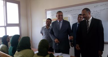 محافظ الجيزة يقيل مدير مدرسة فى بولاق بسبب الإهمال وتأخر تسليم الكتب 