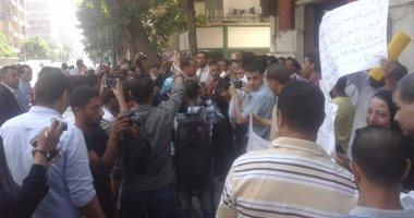 القبض على 5 من حملة الماجستير لتظاهرهم أمام مجلس الوزراء
