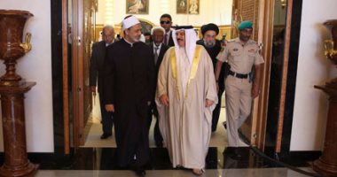 بالصور.. بدء المباحثات الثنائية بين الإمام الأكبر وملك البحرين