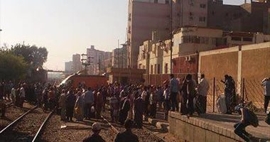 السكة الحديد: سيارة نصف اقتحمت شريط السكة الحديد على طريق القاهرة - أسوان