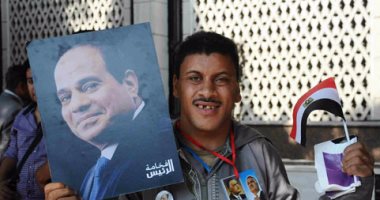 بالفيديو..والصور.. توافد المواطنين على ضريح جمال عبد الناصر لإحياء الذكرى الـ46 على رحيله