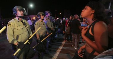 مظاهرات بولاية كاليفورنيا تنديدا بمقتل رجل أسود على يد الشرطة الأمريكية 