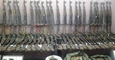 ضبط 20 قطعة سلاح نارى وكمية من الذخيرة فى حملة أمنية على قرية الحجيرات بقنا