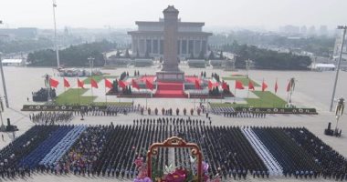 بالصور.. الصين تحيى بميدان تيانانمن فى بكين ذكرى 20 مليون شهيد 