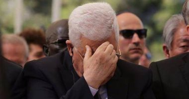 الرئيس الفلسطينى يحتضن ابنة شيمون بيريز ويودعه بحزن بالغ
