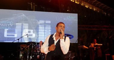 عمرو دياب يبدأ حفل "الماسة" بأغنية "الليلة"