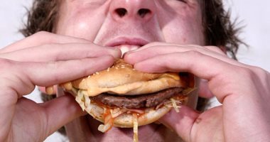 استشارى باطنة: إعلانات الطعام سبب انتشار أمراض السمنة والسكر