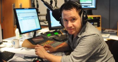 بعد عمله 18 عامًا.. مذيع يشن هجوما على راديو bbc بسبب فصله لكونه "أبيض"