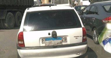 صحافة المواطن.. قارئ يشارك بصورة لسيارة بلوحات مطموسة بمدينة نصر