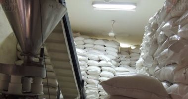 "تموين القاهرة" تضبط 39 جوال سكر مدعم داخل مخزن بعمارة سكنية فى المعصرة