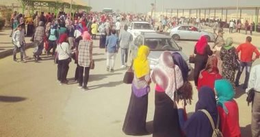 طلاب سوهاج يطالبون بخط مواصلات ينقلهم من المحافظة إلى الجامعة