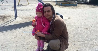 شاب مصرى يبحث عن طفلته بعد هرب زوجته الروسية: مجلس الوزراء تواصل معى
