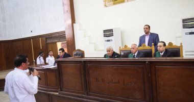 بالصور.. تأجيل محاكمة محمد بديع و 36 آخرين بـ"غرفة عمليات رابعة" لـ 6 نوفمبر