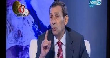 بالفيديو.. طيار بحرب أكتوبر يفاجئ خالد صلاح على الهواء بتوجيه التحية لحسنى مبارك