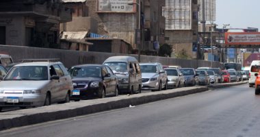 مدير المرور ينتقل لموقع حادث تريلا وأتوبيس و7 سيارات بطريق المحور بالجيزة