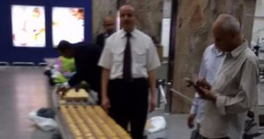 جمارك المطار تضبط 950 عبوة كريم تفتيح بشرة قادمة من الدوحة
