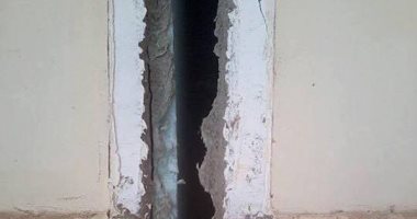 بالصور.. تصدع حوائط وجدران فصول مدرسة جاد الكريم الإعدادية بسوهاج