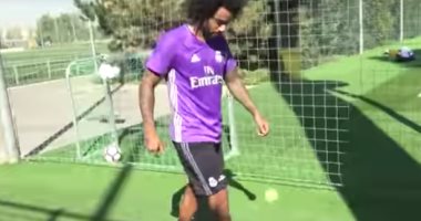 بالفيديو.. مارسيلو يستعرض مهاراته بكرة "التنس" فى تدريبات ريال مدريد