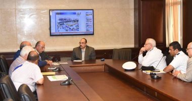 محافظ الإسكندرية يستعرض المشروعات المقترحة لتطوير المرور والنقل بالمحافظة