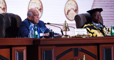 بالصور.. رئيس البرلمان الإفريقى يحمل شريف إسماعيل رسالة شكر للرئيس السيسى