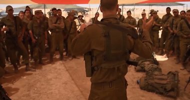 بالصور ..قوات المظلات الإسرائيلية تجرى مناورات فى صحراء النقب
