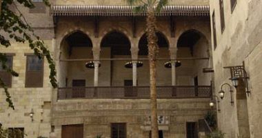 أمسية شعرية غنائية مع ياسر قطامش بقصر الأمير طاز الخميس