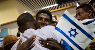بالصور.. وصول 63 مهاجرا إثيوبيا لإسرائيل من أصل 1300 عبر الوكالة اليهودية