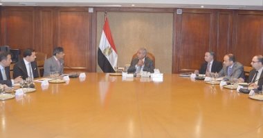 وزير الصناعة لكبرى شركات النسيج الهندية: مصر تسعى لزيادة مساحات زراعة القطن