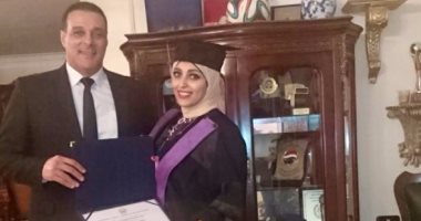 بالصور ..عصام عبد الفتاح يحتفل بتخرج كريمته  فى الاكاديمية البحرية 