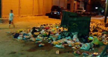 بالصور.. القمامة تحاصر أهالى شارع "بديع الزمان" بالمنيا 