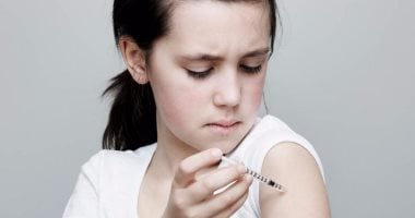 استشاري أطفال.. علامات وأعراض إصابة طفلك بمرض السكر